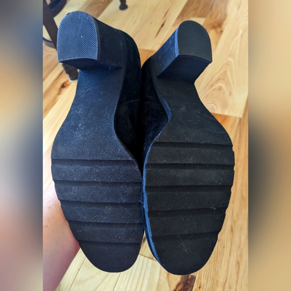 Black Suede Booties Andre Assous East Size 9.5 B Great Condition - Picture 2 of 7